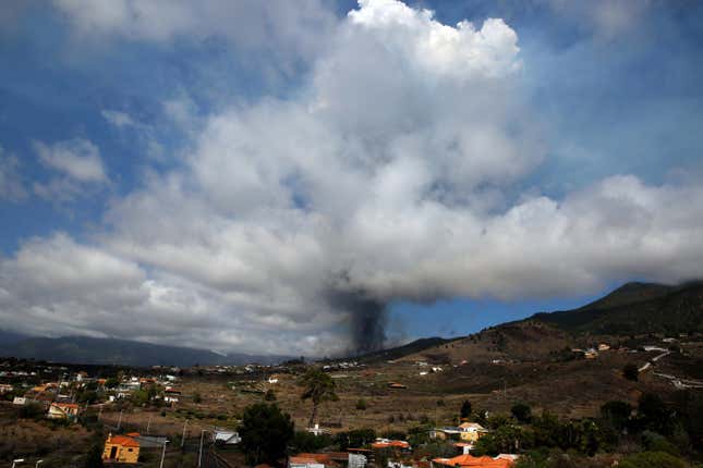 Imagen para el artículo titulado Las imágenes más sobrecogedoras de la erupción del volcán de La Palma