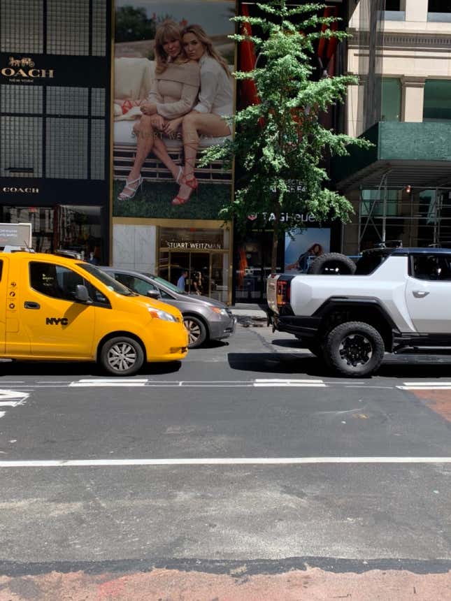Image for article titled The GMC Hummer EV Is HUGE in Real-World Traffic