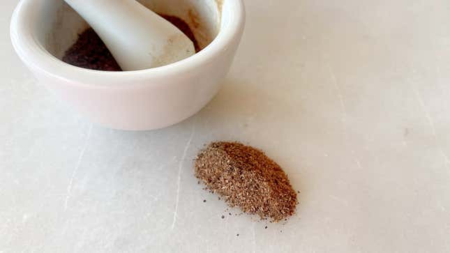 Image for article titled Turn Woody Mushroom Stems Into an Umami-packed Powder
