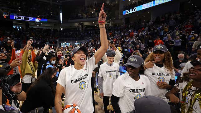 Image for article titled Chicago Sky Celebrate First-Ever Mention In Sports Section