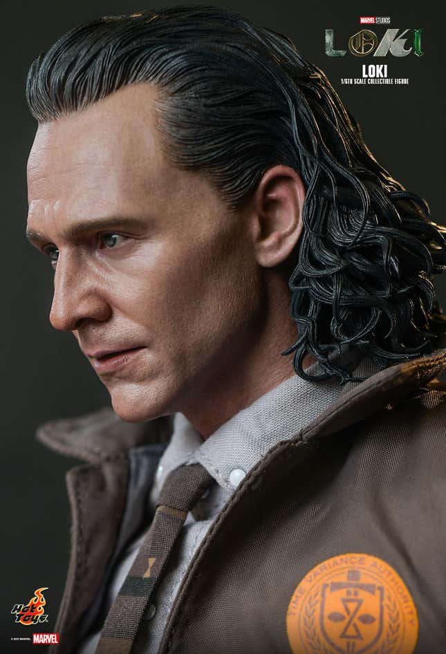 Image for article titled Loki and Sylvie Look Deep Into Each Other’s Souls in Their New Hot Toys Figures