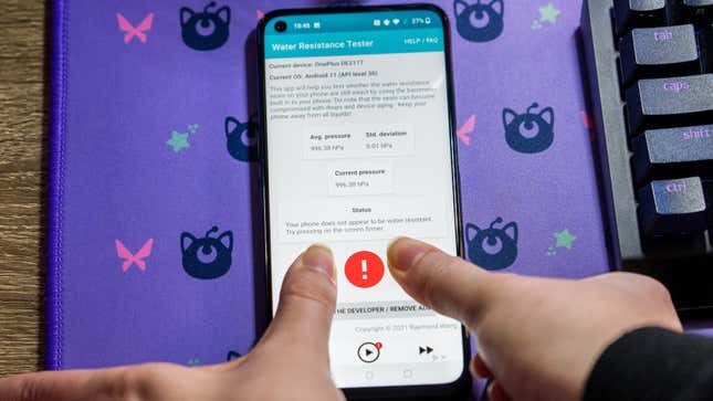 Imagen para el artículo titulado Usa esta app para probar la resistencia al agua de tu teléfono antes de meterlo en la piscina