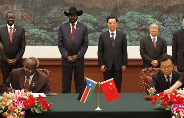 South Sudan President Salva Kiir Mayardit (centre L) and his Chinese counterpart Hu Jintao (centre R) attend a signing ceremony at the Great Hall of the People in Beijing April 24, 2012. Hu told Kiir on Tuesday that he hoped for calm and restraint between the two Sudans, state television reported. Kiir's visit to Beijing comes days after he ordered troops to withdraw from the oil-rich Heglig region after seizing it from Sudan, a move that brought the two countries to the brink of all-out war.