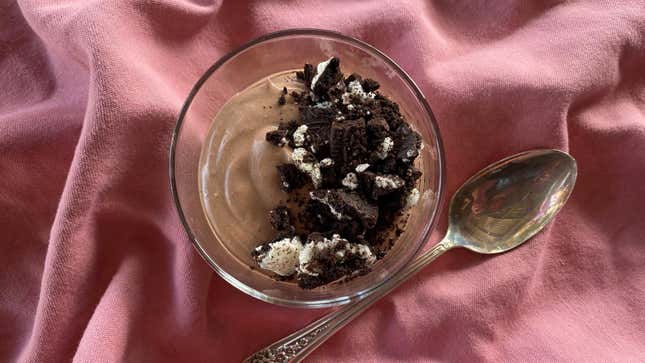 Image for article titled Get Your Chocolate Fix With This Greek Yogurt &#39;Pudding&#39;