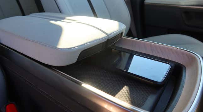 Image for article titled Your Guide To The 2022 Rivian R1T Electric Pickup's Incredible Gadgets