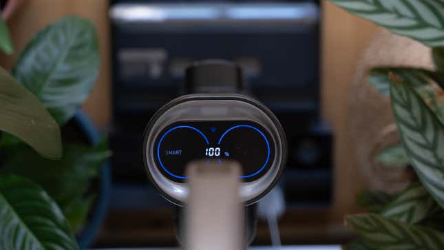 Su pantalla LED permite mostrar el porcentaje de batería restante y el modo de limpieza activo.