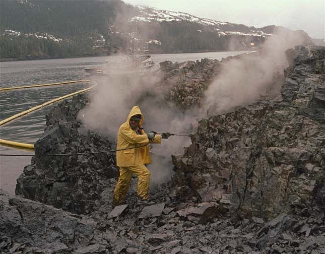 Image for article titled 30 years later, photos from the Exxon Valdez spill remain haunting