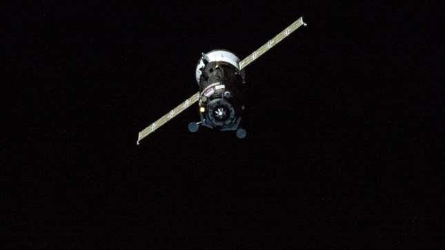 Imagen para el artículo titulado Una nueva fuga de refrigerante en otra nave rusa pone en alerta a la ISS
