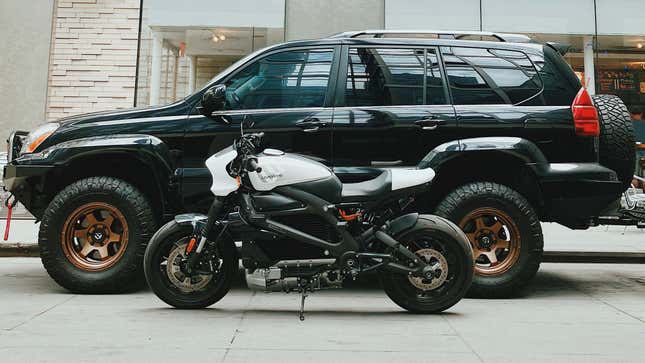 Image for article titled What it's Like to Live With an Electric Motorcycle in New York City