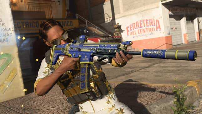 Snoop Dogg zielt in Call of Duty mit einer großen blauen Waffe.