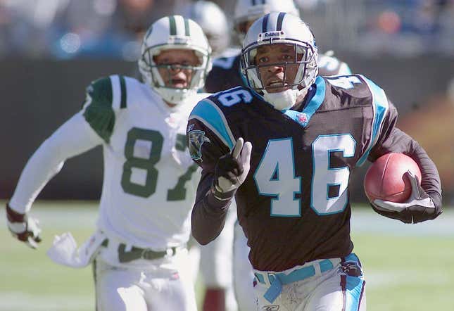 Carolina Panthers’ Rashard Anderson (46) returns a fumble for a touchdown as New York Jets’ Laveranues Coles (87) pursues in the first quarter at Ericsson Stadium in Charlotte, N.C., Sunday Oct. 28, 2001. Anderson died July 14, 2022 at age 45.