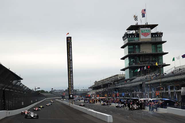 Josef Newgarden leads the Carb Day pack during the 2021 Indy 500