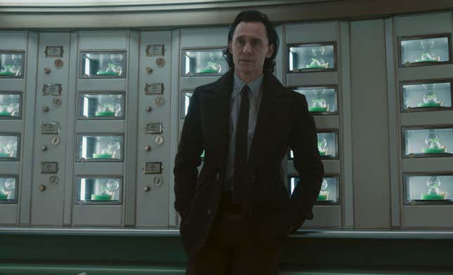 Tom Hiddleston en Loki. Aquí está el tráiler oficial de la temporada 2.