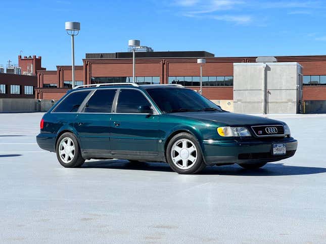 $14,995 というタイトルの記事の画像、この 1995 年の Audi S6 Avant はハイタッチする価値があるか?