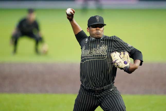 Vanderbilt basketball's Jerry Stackhouse sings anthem at baseball game