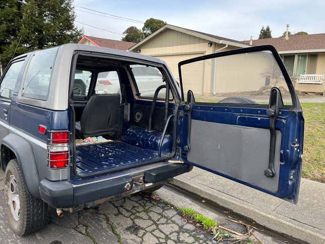Image for article titled At $5,000, Is This Rare 1990 Daihatsu Rocky a Total Knockout of a Deal?
