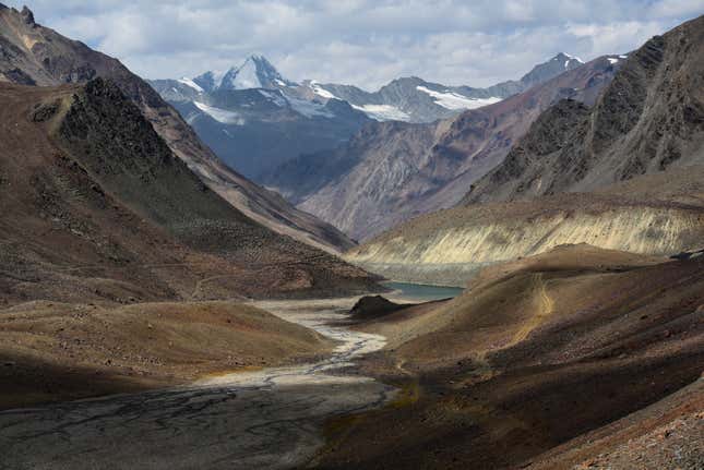 Near Bara-lacha la pass, India 2016 by reurinkjan