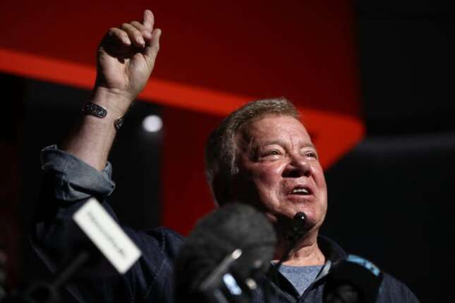 William Shatner, el mítico capitán Kirk de Star Trek, volará al espacio con 90 años