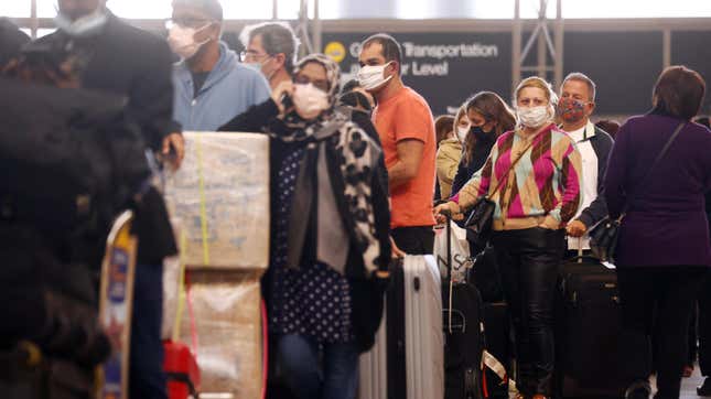Image for article titled Face Masks Are Still Required On Flights Despite New CDC Guidelines