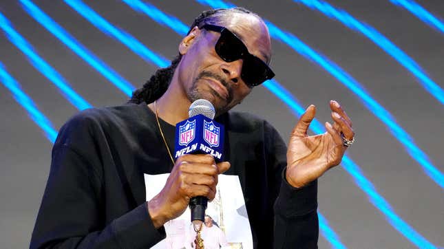 Image for article titled Snoop Dogg Vs. Uber Eats Delivery Driver Isn&#39;t a Fair Fight
