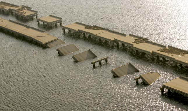 Image for article titled The destruction wrought by Hurricane Katrina, seen from the air