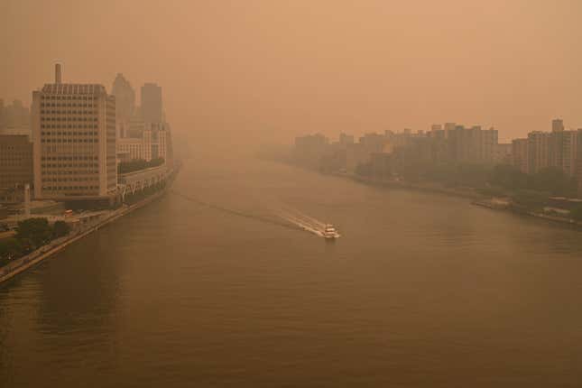 Image for article titled Photos: Wildfires Blanket NYC in a Smoky Haze Straight Out of Blade Runner