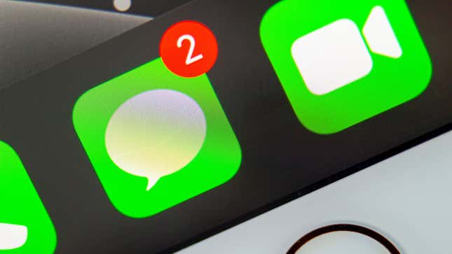 Image for article titled The Easiest Ways to Sync iMessages Across All Your Devices