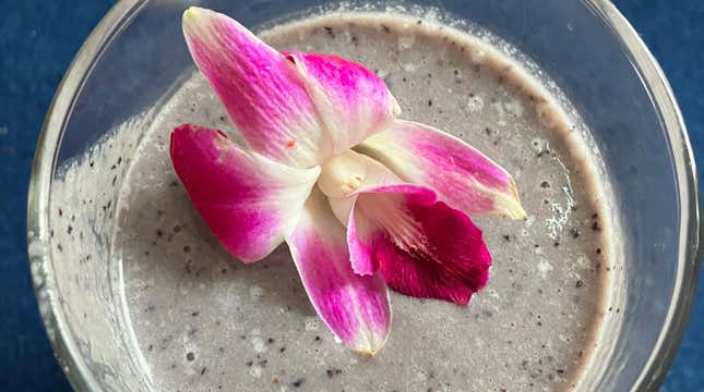 bluberry-zucchini smoothie with flower on top