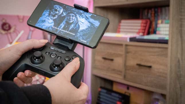 A photo of a person holding the SteelSeries Stratus+