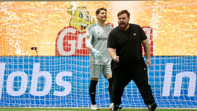 Image for article titled The Soccer Circus of Twitch: 8 of the Wackiest Moments in Gerard Piqué&#39;s Kings League So Far
