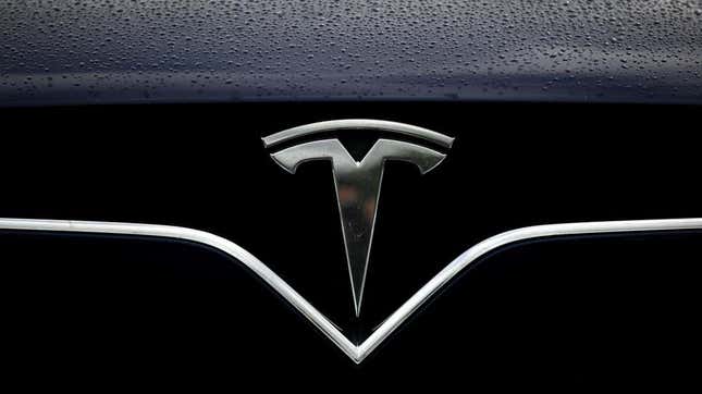 Imagen para el artículo titulado La aplicación móvil de Tesla bloquea el acceso a los autos de cientos de conductores