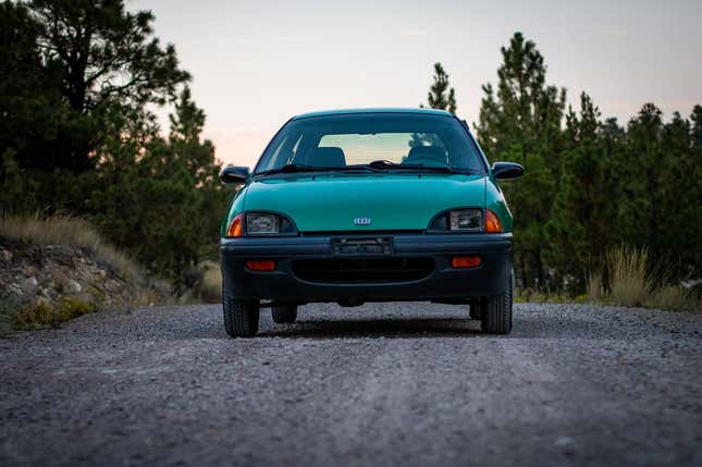 タイトルが $4,500 の記事の画像、この 1995 年の Geo Metro は走行距離を稼ぐ驚異ですか?