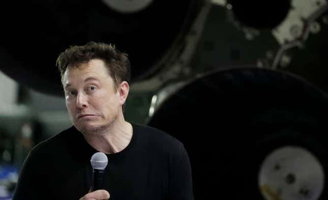 Imagen para el artículo titulado La NASA dice que los trajes espaciales para ir a la Luna no estarán listos en 2024. Elon Musk se ofrece para hacerlos
