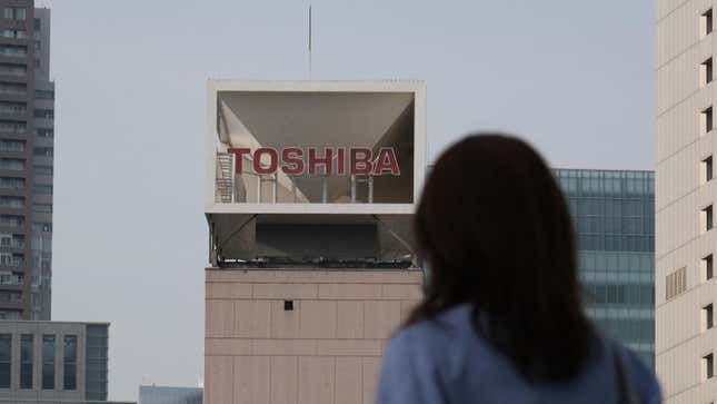 Imagen para el artículo titulado Después de años de escándalos Toshiba decide en separarse en tres compañías distintas