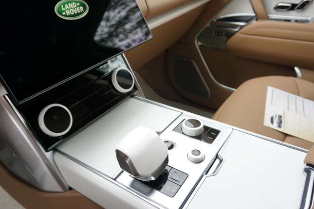 Image for article titled The New Range Rover Is All Things To Very Few Men