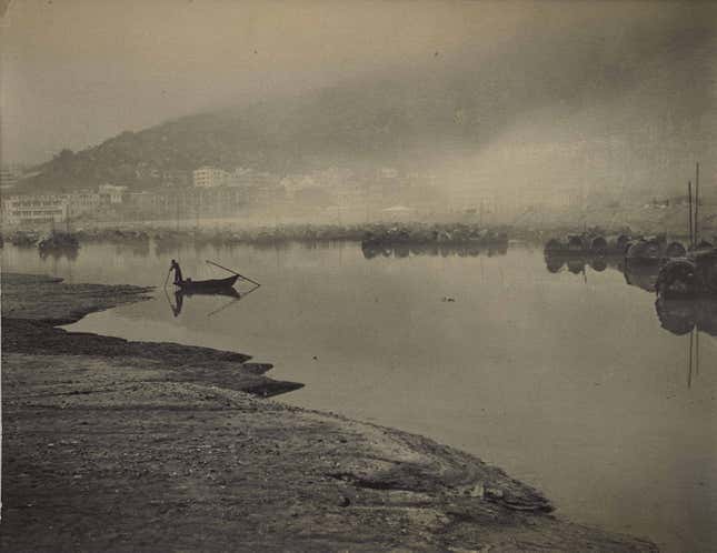Image for article titled The spirit of old Hong Kong lives on in these black-and-white images by master photographer Fan Ho