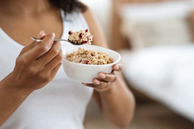 Image for article titled Having Trouble Losing Weight After 40? Give These Tips a Try