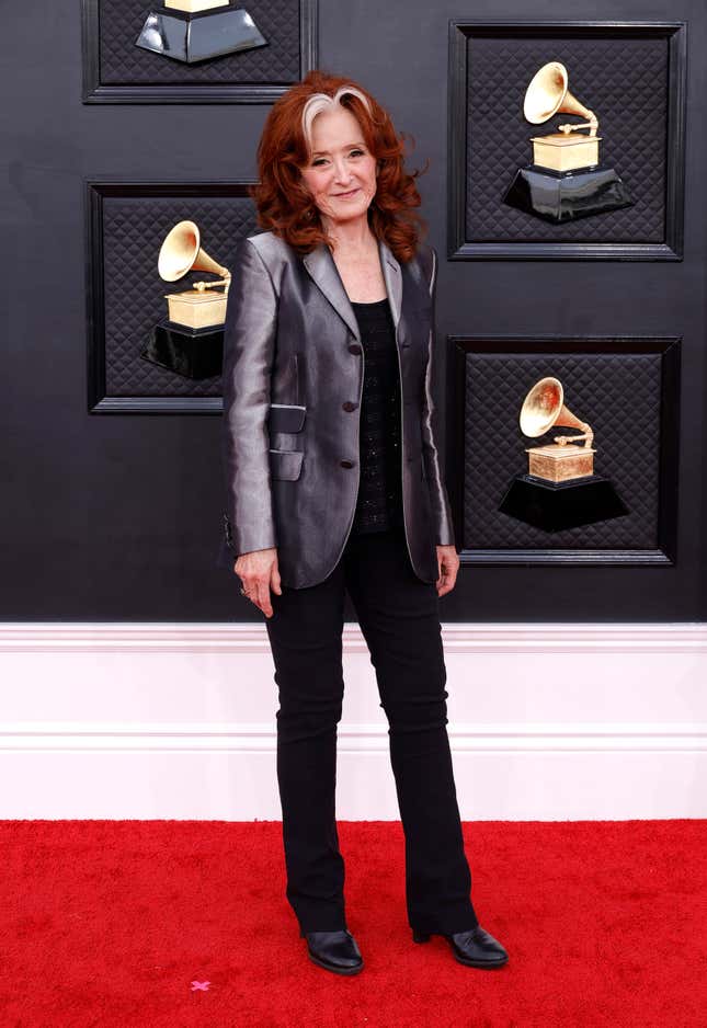  Bonnie Raitt attends the 64th Annual GRAMMY Awards at MGM Grand Garden Arena on April 03, 2022 in Las Vegas, Nevada. 