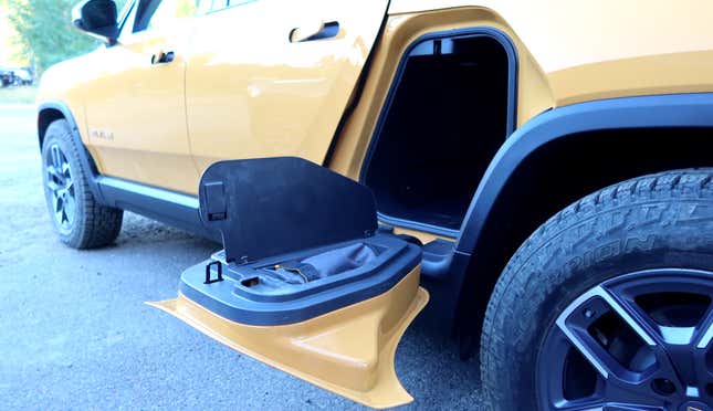 Image for article titled Your Guide To The 2022 Rivian R1T Electric Pickup's Incredible Gadgets