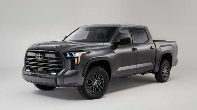 Image for article titled Toyota Recalls 130,000 2022 and 2023 Tundra for Tonneau Covers That Can Whiff Off While Driving