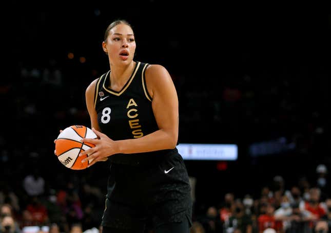 LAS VEGAS, NEVADA - SEPTEMBER 30: Liz Cambage #8 of the Las Vegas Aces looks to pass against the Phoenix Mercury during Game Two of the 2021 WNBA Playoffs semifinals at Michelob ULTRA Arena on September 30, 2021 in Las Vegas, Nevada. (Photo by Ethan Miller/Getty Images)