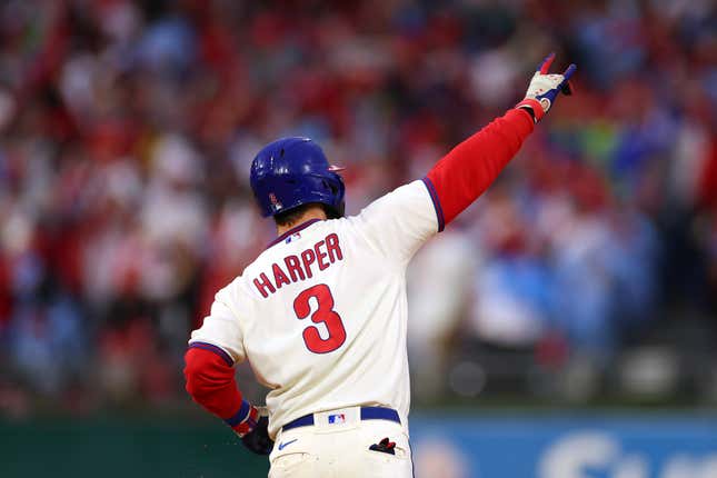 Bryce Harper’s 8th-inning 2-run shot returns Phillies to World Series.