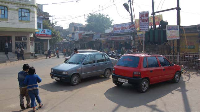 Image for article titled A minivan that ferried generations of schoolkids is going off Indian roads