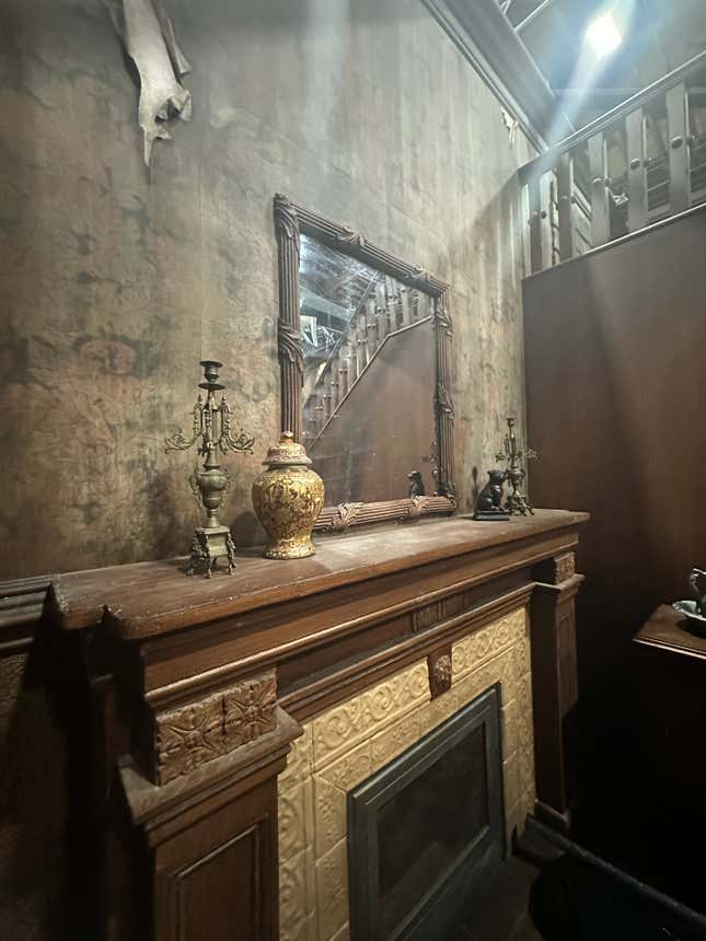 Image for article titled First Look at Last of Us and Stranger Things Houses at Halloween Horror Nights