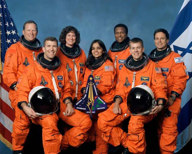Image for article titled In Photos: Remembering the Columbia Space Shuttle Disaster 20 Years Later
