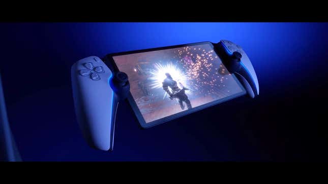 Yeni bir Sony elde taşınır cihaz, bir ekranda God of War'ı gösteriyor.