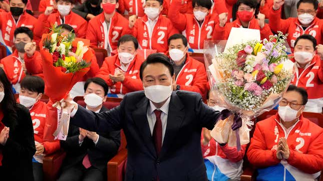 Image for article titled Daily Brief:韓国、保守が大接戦制す