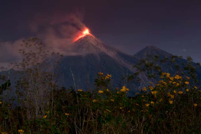 Image for article titled Guatemala’s deadly Volcan de Fuego is erupting again