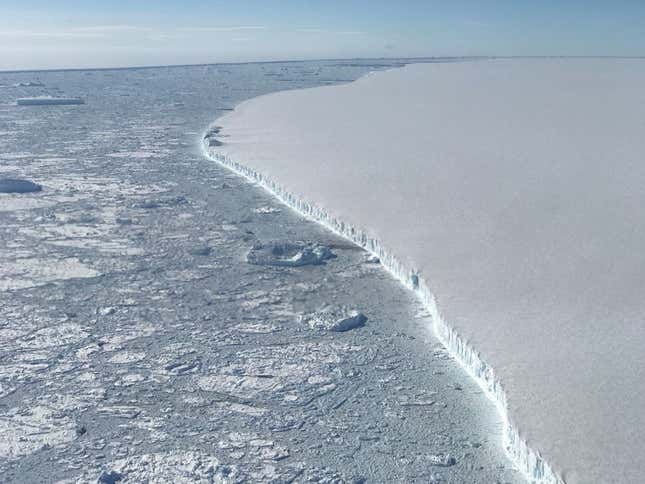 Image for article titled Aerial NASA photos reveal Antarctica’s most remote areas
