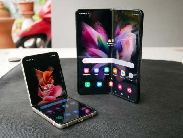 Imagen para el artículo titulado El teléfono más llamativo de la la historia es... un Motorola de 2008